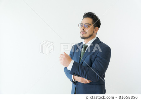 30 多歲的中東商人 30 多歲的中東商人 81658856
