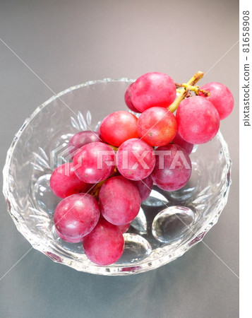 Grapes grapes 81658908