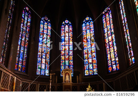 盧森堡巴黎圣母院的祭壇和彩色玻璃 81659296