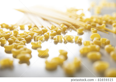 義大利麵和通心粉的特寫 義大利麵和通心粉的特寫 81659315