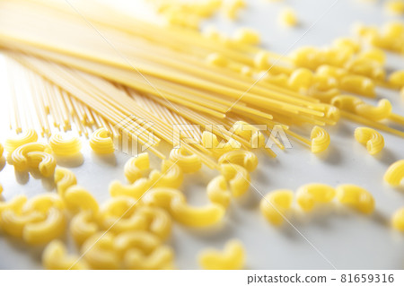 義大利麵和通心粉的特寫 義大利麵和通心粉的特寫 81659316