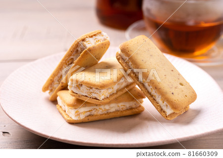 Maple butter sandwich 81660309