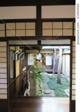 Yomachi grid house 81660488