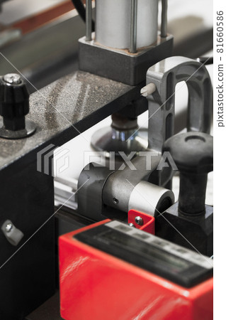 Workpiece clamping device Workpiece clamping device 81660586