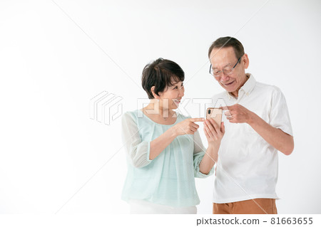 資深夫婦智能手機樂趣 81663655