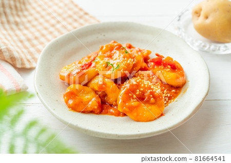Potato gnocchi with tomato cream sauce Potato gnocchi with tomato cream sauce 81664541