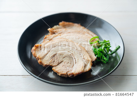 Sliced pork 81664547