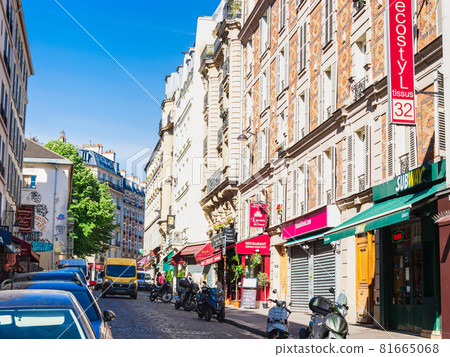Paris street corner Montmartre Paris street corner Montmartre 81665068