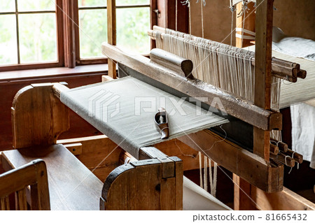 Antique wooden loom sewing weaving machine 81665432