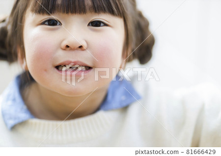 錯過牙齒的女孩 81666429