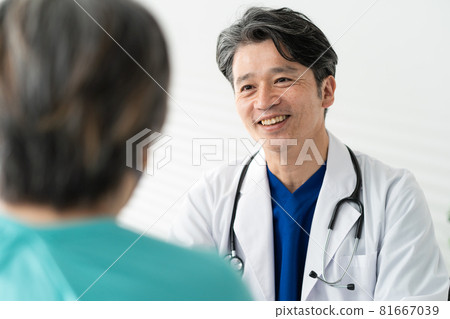 醫學影像醫生病人面對面 81667039