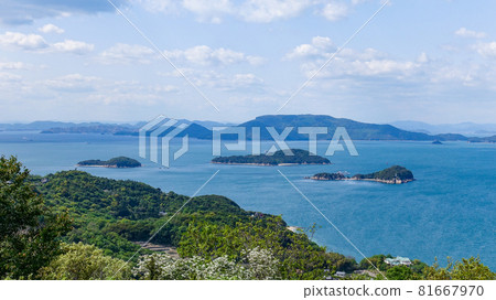 從安治龍王山公園俯瞰瀨戶內海的源平戰爭時期的稻毛島、兜島、豐島等（香川縣高松市安治町） 81667970