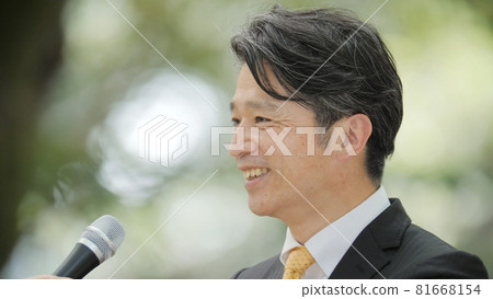 Businessman middle interview 81668154
