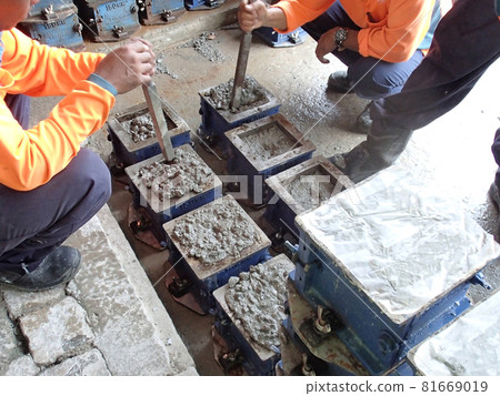 MALACCA, MALAYSIA -MAY 18, 2016: Cube test. Steel mold in square shape used to get standard square shape concrete block. The concrete block will be used for compression test in laboratory.  81669019