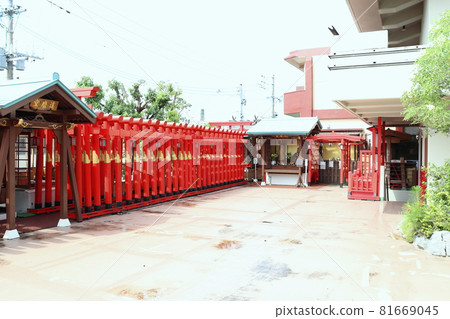 沖繩縣那霸市達摩寺紅色鳥居 81669045