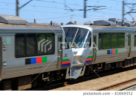 783 series limited express train (JR Kyushu) that performs combined operation 783 series limited express train (JR Kyushu) that performs combined operation 81669352