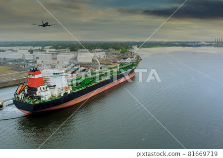 Crude oil tanker is uploading in the port terminal 81669719