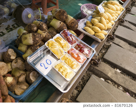 Thailand Talad Rom Hub (Mae Klong Train Market) 81670126