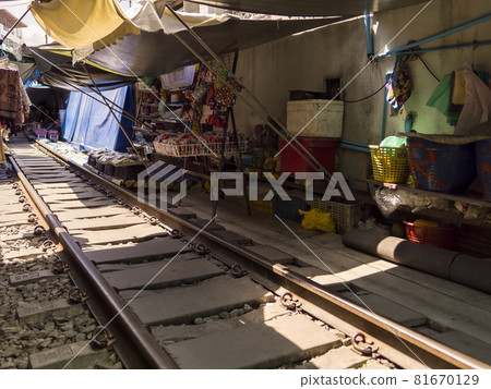 Thailand Talad Rom Hub (Mae Klong Train Market) 81670129