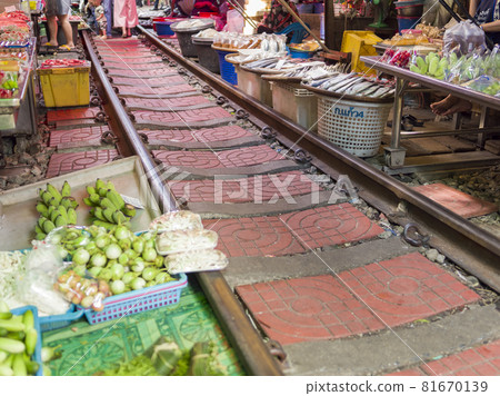 Thailand Talad Rom Hub (Mae Klong Train Market) 81670139