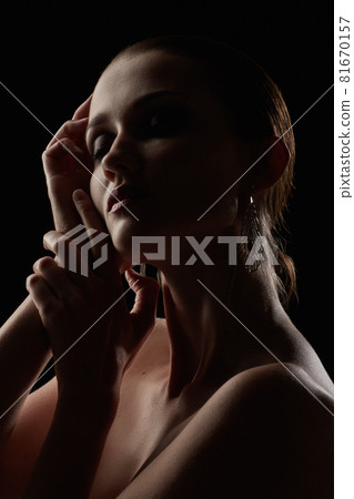 luxury female makeup 81670157