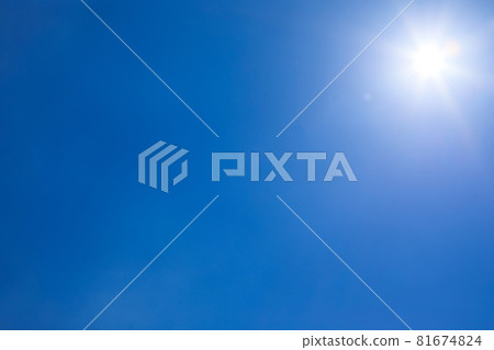 Midsummer sun 81674824