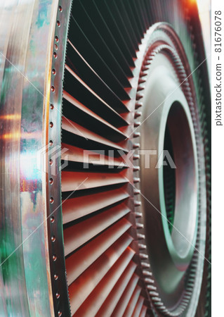 Internal design of a gas turbine plant for generating energy. 81676078