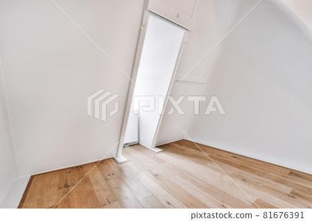 A cozy and spacious room in a luxury house A cozy and spacious room in a luxury house 81676391