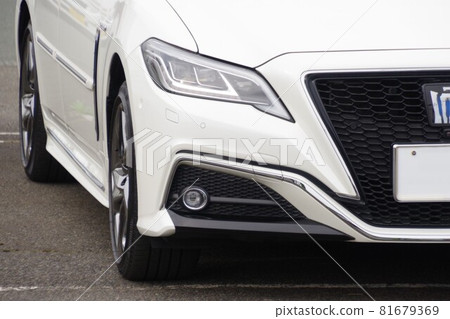 15代豐田皇冠汽車圖片前面罩 81679369