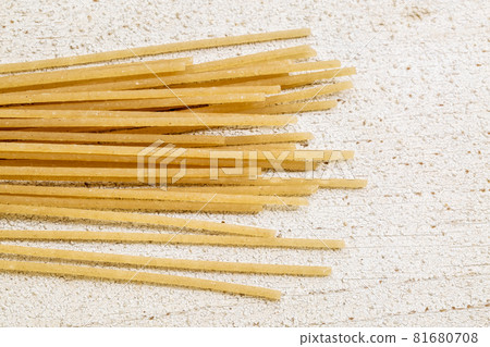 brown rice pasta, spaghetti style 81680708