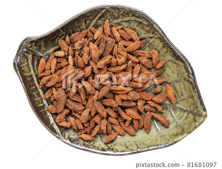 dried goji berries 81681097