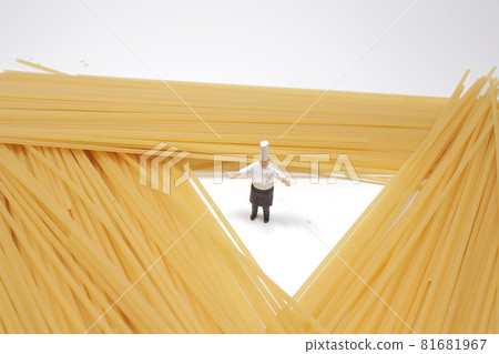 a Spaghetti pasta with the chef figure 81681967