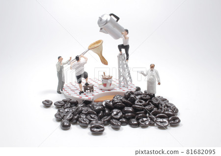 a fun of mini figure with Pouring coffee a fun of mini figure with Pouring coffee 81682095