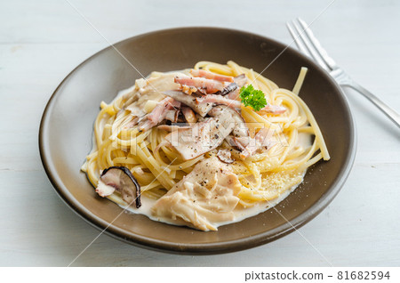 Pasta with mushroom cream sauce 81682594
