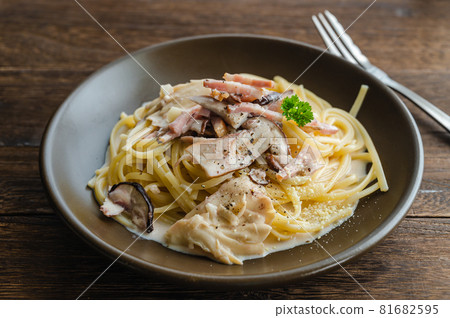 Pasta with mushroom cream sauce Pasta with mushroom cream sauce 81682595