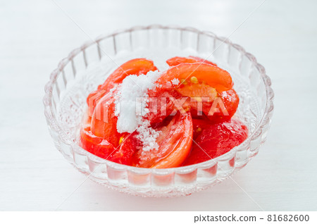 Tomatoes with sugar Tomatoes with sugar 81682600