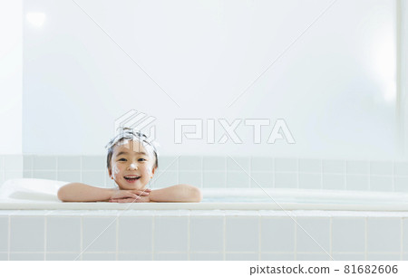 Girl child bath Girl child bath 81682606