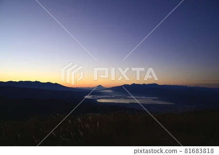 來自高寶知山的富士山和諏訪湖 81683818