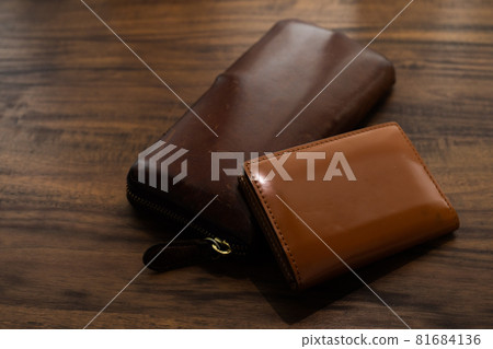 [Fashion accessories] Leather long wallet and business card holder [Leather products] 81684136