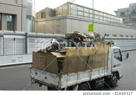 Industrial waste transportation 81684317