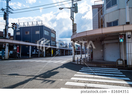 Honmachi intersection, Ojiya City, Niigata Prefecture (Image of Ojiya City, Niigata Prefecture, a regional city) 81684351