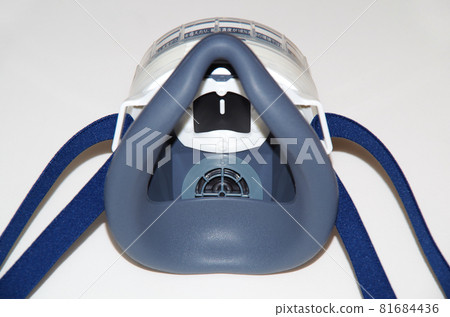 Gas mask equipped with a special absorbent can 81684436