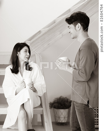 A year old Asia couple, or a lover at home, wrote a book of his own. A year old Asia couple, or a lover at home, wrote a book of his own. 81684764