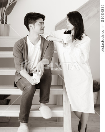 A year old Asia couple, or a lover at home, wrote a book of his own. A year old Asia couple, or a lover at home, wrote a book of his own. 81684853