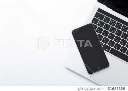 Computer and smartphone 81685866
