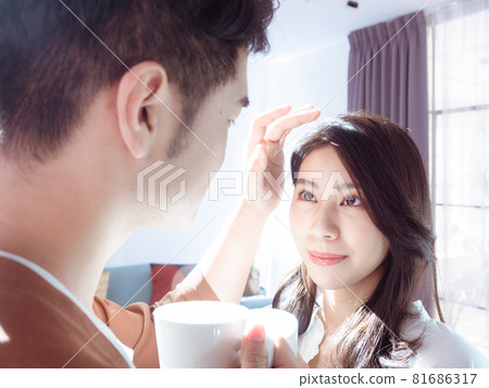 2015年,一位身為亞洲後裔的亞洲女性和一位亞洲男性合寫了一本由一位生活在亞洲並享受外行人生活的女性所寫的書。 2015年,一位身為亞洲後裔的亞洲女性和一位亞洲男性合寫了一本由一位生活在亞洲並享受外行人生活的女性所寫的書。 81686317