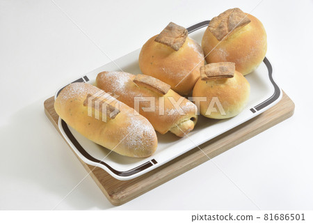 新鮮美味好吃的自製烤麵包 81686501