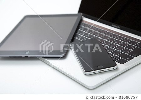 Device PC and smartphone 81686757