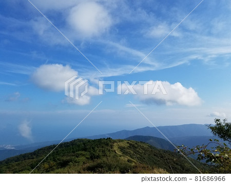 Autumn scenery of Mt. Myojogadake seen from Mt. Myojingadake in Hakone, Kanagawa Prefecture [October] 81686966