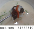 Hwangtae Seolleongtang and radish salad from a famous restaurant 81687310